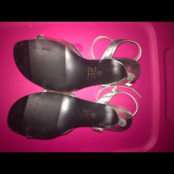 Silver heels - Picture 4 of 5